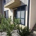 Privee Avec Piscine A *