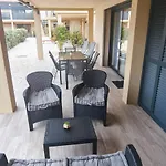 Privee Avec Piscine A *