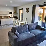 Privee Avec Piscine A *