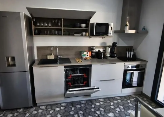 Privee Avec Piscine A Appartement *