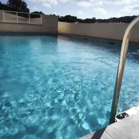 Résidence Privée Avec Piscine à