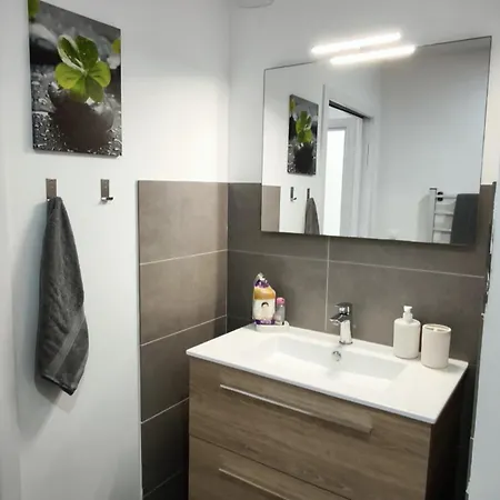 Résidence Privée Avec Piscine à Appartamento
