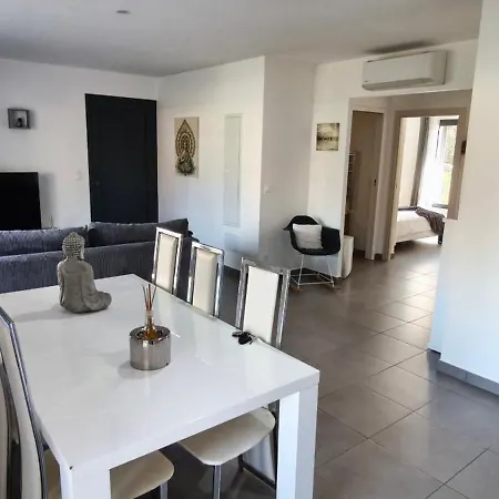 Apartment Privee Avec Piscine A