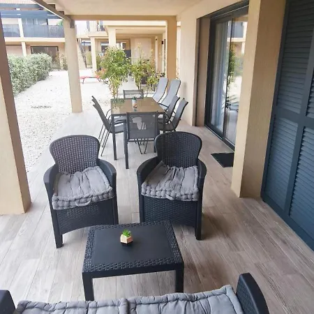 Privee Avec Piscine A *