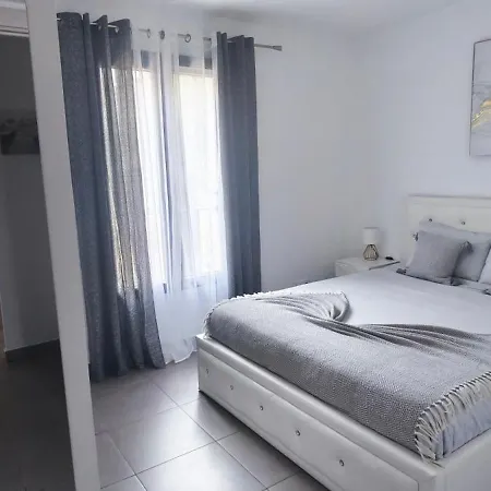Privee Avec Piscine A Bonifacio Apartment *