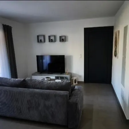 Apartment Privee Avec Piscine A