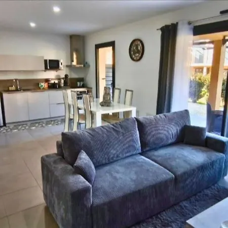 Privee Avec Piscine A *