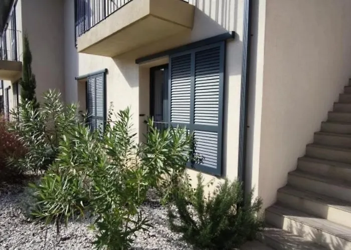 Privee Avec Piscine A *