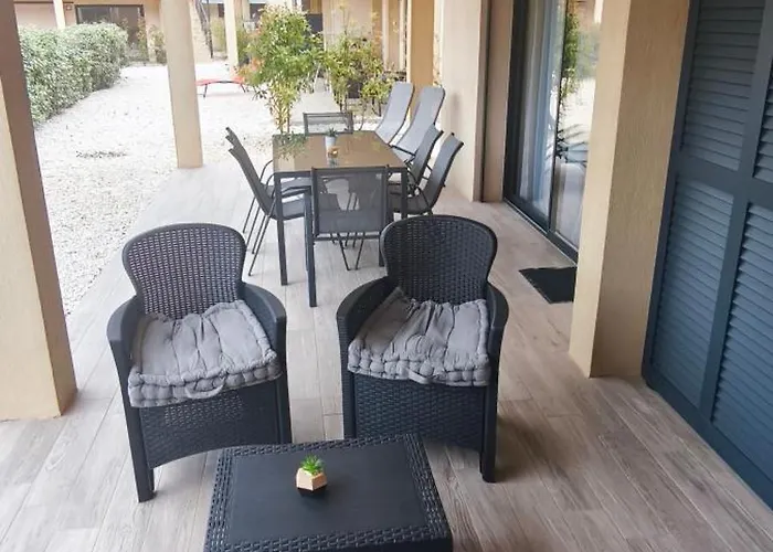 Privee Avec Piscine A *