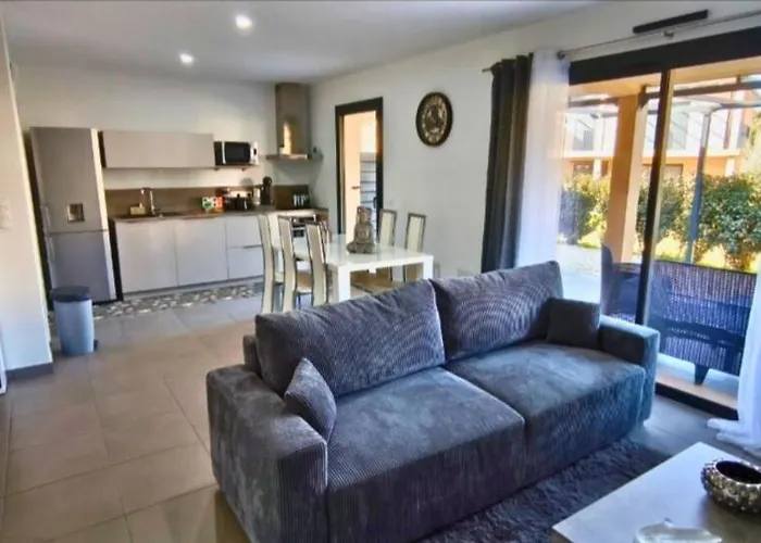 Privee Avec Piscine A *