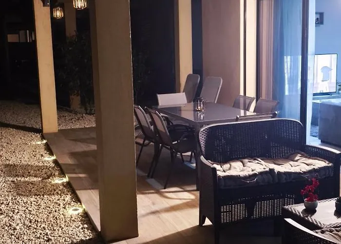Privee Avec Piscine A Apartmán